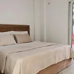 Le Galet Blanc Sarandë