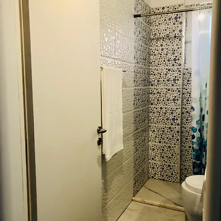 Le Galet Blanc * Sarandë