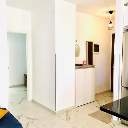 Le Galet Blanc Daire Saranda